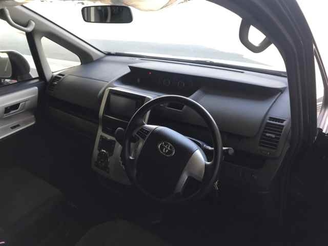 TOYOTA NOAH 2013