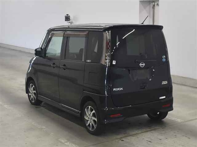 NISSAN ROOX 2010
