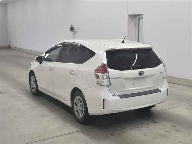 TOYOTA PRIUS ALPHA 2016