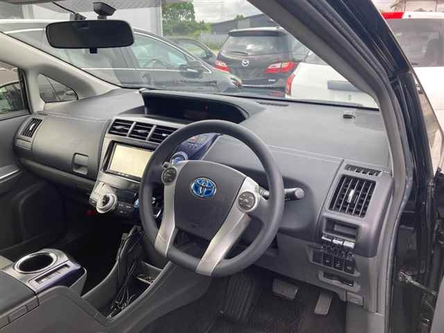 TOYOTA PRIUS ALPHA 2012