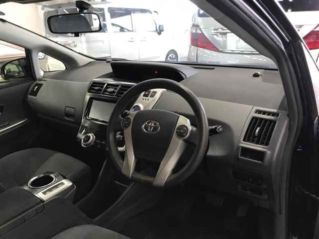 TOYOTA PRIUS ALPHA 2012