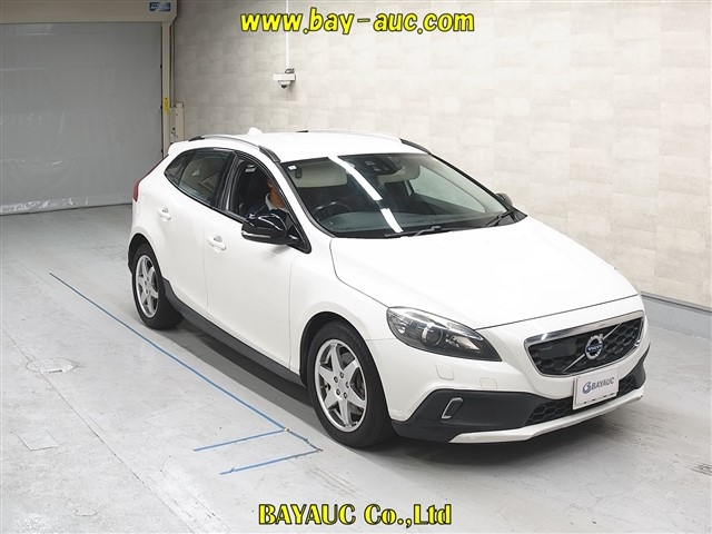 VOLVO V40 2015