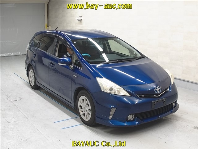 TOYOTA PRIUS ALPHA 2012