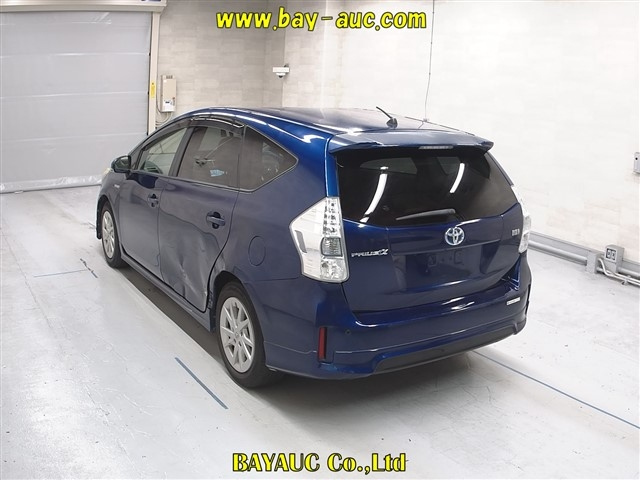 TOYOTA PRIUS ALPHA 2012