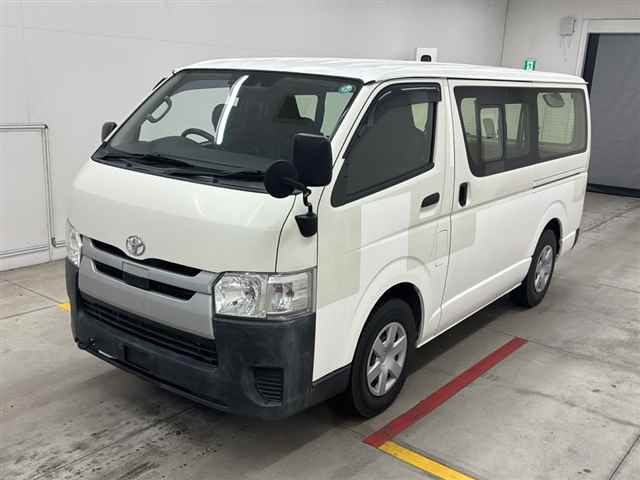 TOYOTA HIACE VAN 2020