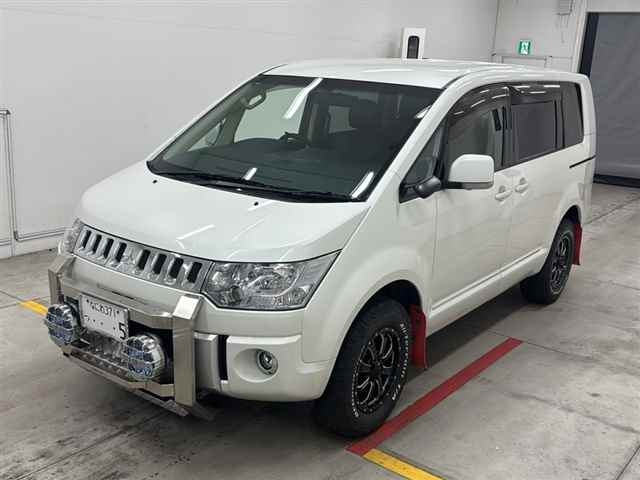MITSUBISHI DELICA D5 2010