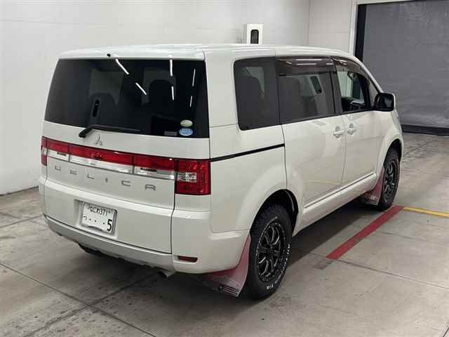 MITSUBISHI DELICA D5 2010