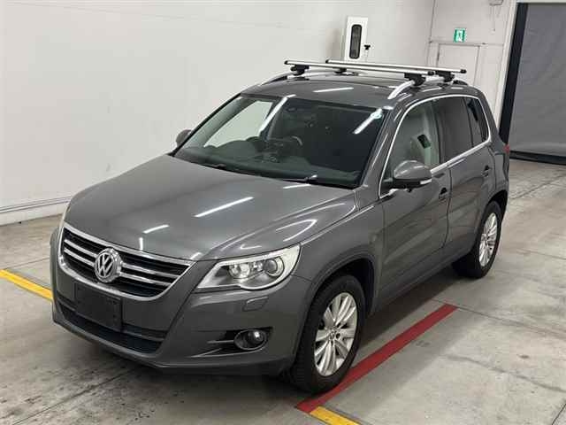 VOLKSWAGEN TIGUAN 2011