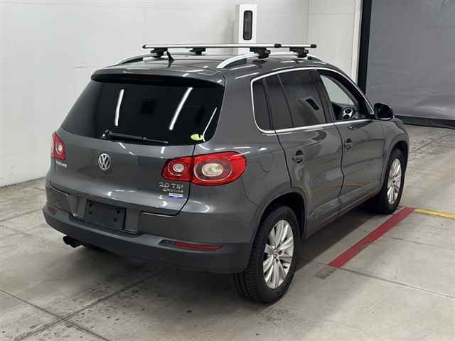 VOLKSWAGEN TIGUAN 2011