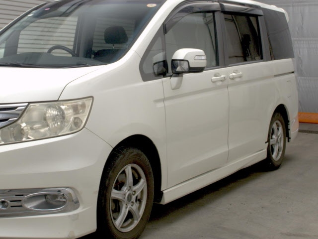 HONDA STEP WAGON 2011