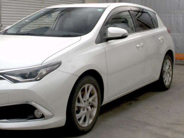 TOYOTA AURIS 2016