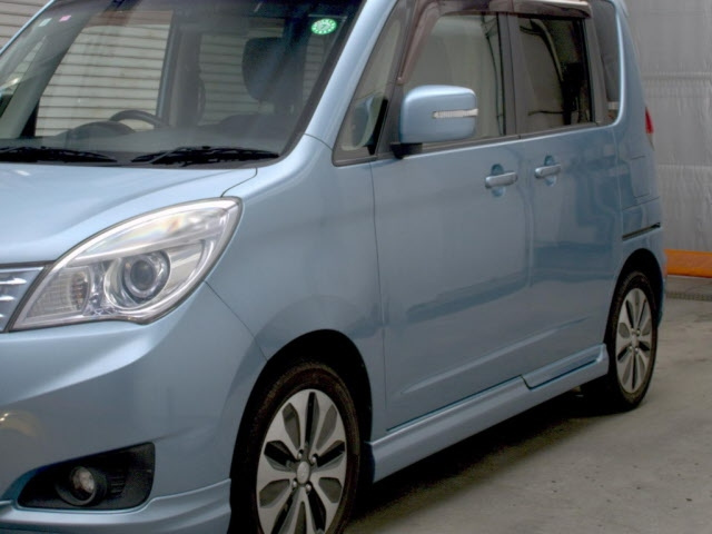 MITSUBISHI DELICA D2 2014