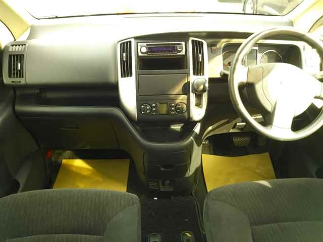 NISSAN SERENA 2009