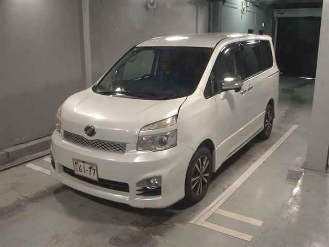 TOYOTA VOXY 2011