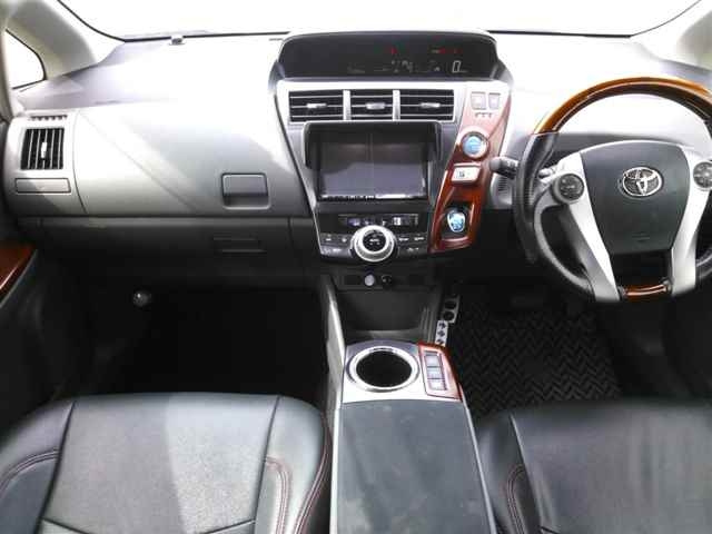 TOYOTA PRIUS ALPHA 2012