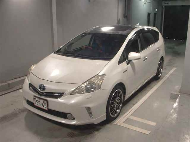 TOYOTA PRIUS ALPHA 2012