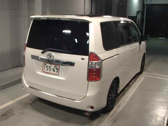 TOYOTA NOAH 2008