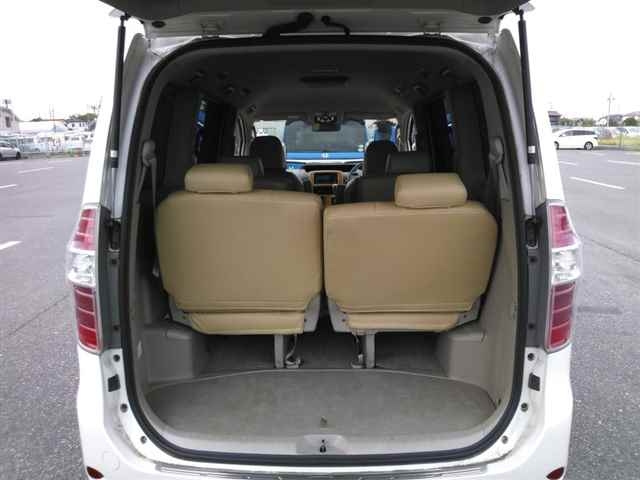 TOYOTA NOAH 2008