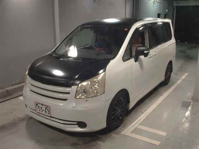 TOYOTA NOAH 2008