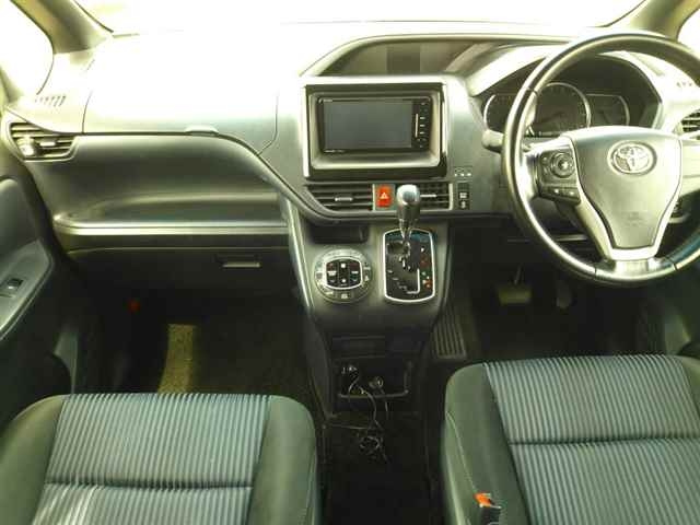 TOYOTA VOXY 2015