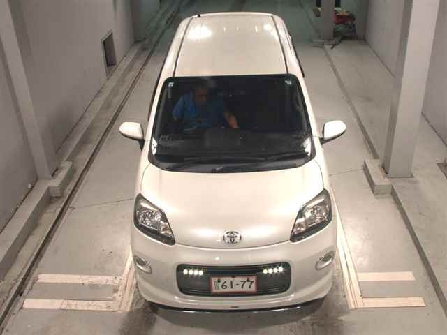TOYOTA PORTE 2015