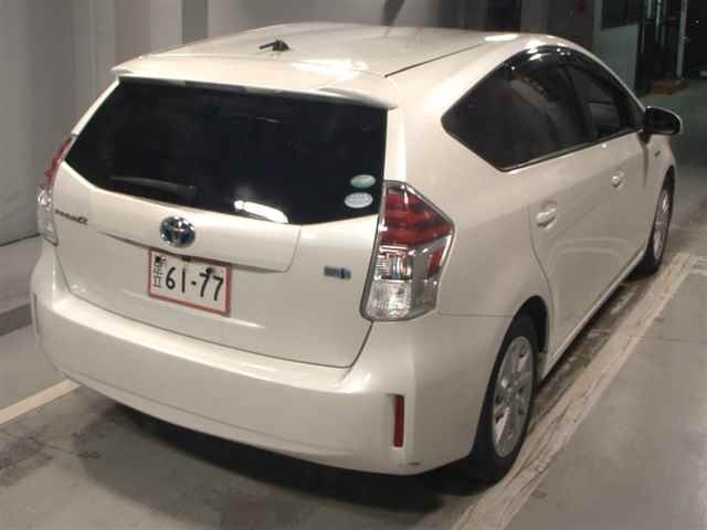 TOYOTA PRIUS ALPHA 2014