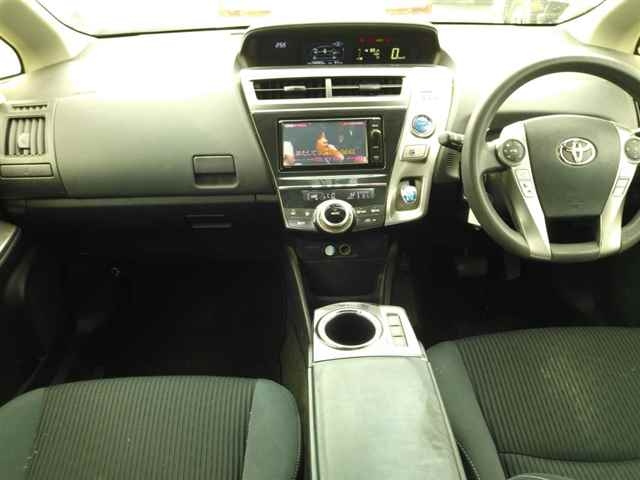 TOYOTA PRIUS ALPHA 2014