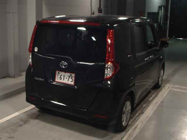 TOYOTA ROOMY 2022