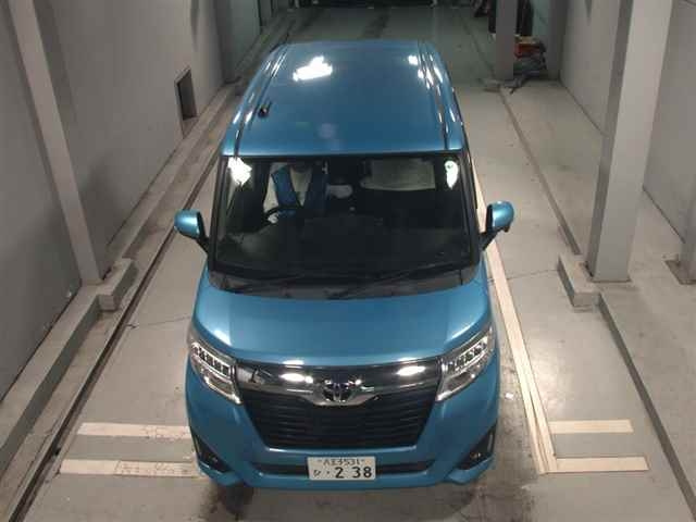 TOYOTA ROOMY 2017