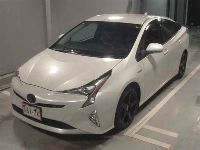 TOYOTA PRIUS 2016