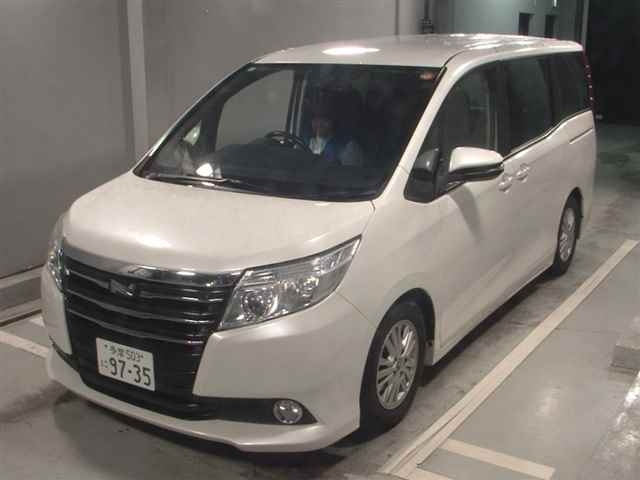 TOYOTA NOAH 2015