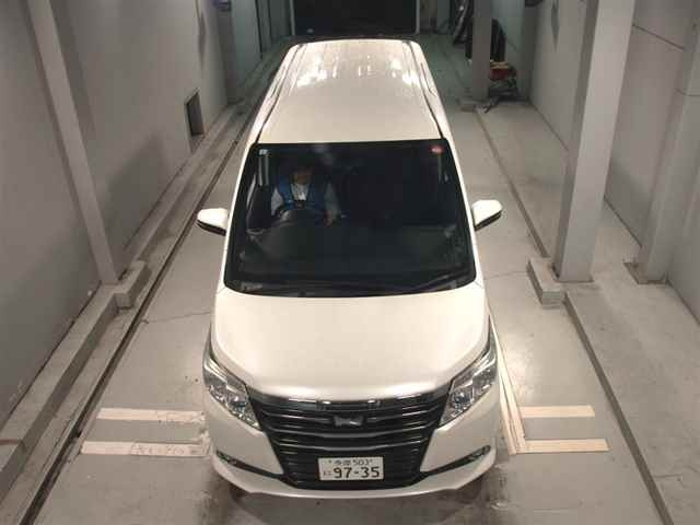 TOYOTA NOAH 2015