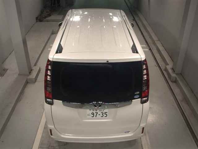 TOYOTA NOAH 2015