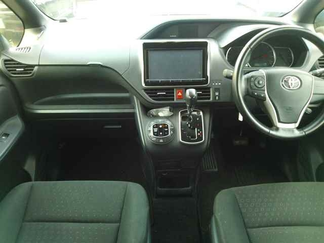 TOYOTA NOAH 2015