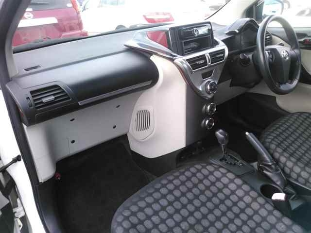 TOYOTA IQ 2011