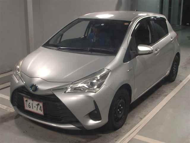 TOYOTA VITZ 2017