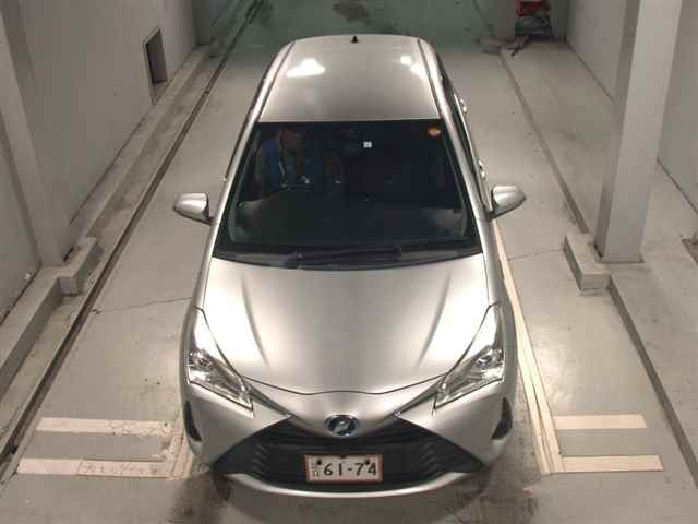 TOYOTA VITZ 2017
