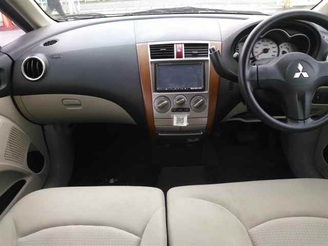 MITSUBISHI COLT PLUS 2010