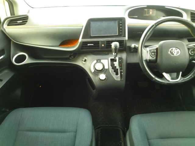 TOYOTA SIENTA 2015
