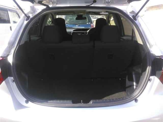 TOYOTA VITZ 2017