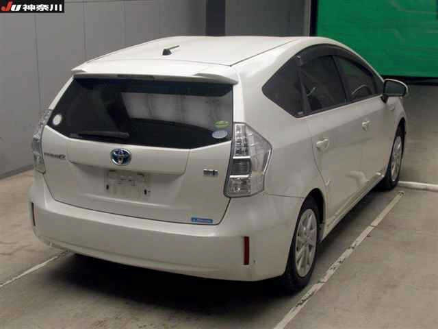 TOYOTA PRIUS ALPHA 2013