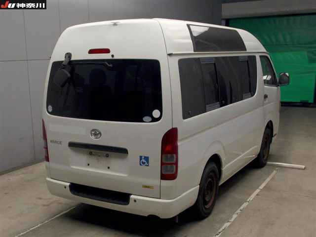 TOYOTA HIACE VAN 2011
