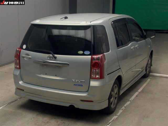 TOYOTA RAUM 2010