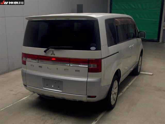 MITSUBISHI DELICA D5 2010