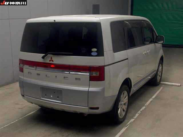 MITSUBISHI DELICA D5 2010