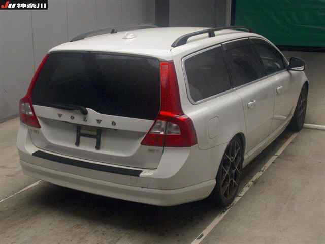 VOLVO V70 2010