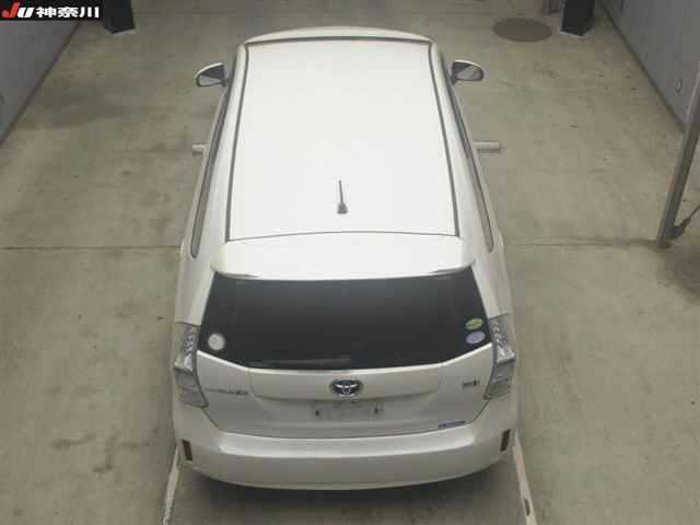 TOYOTA PRIUS ALPHA 2013