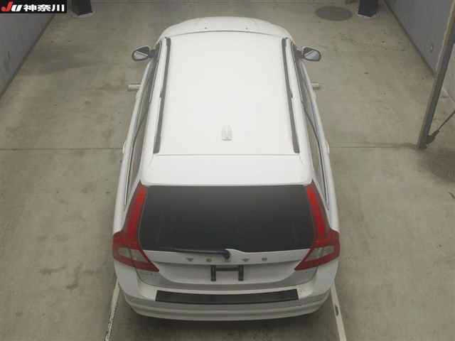 VOLVO V70 2010