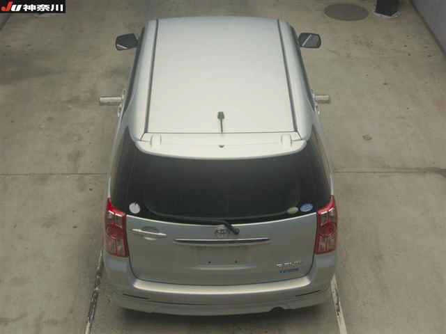 TOYOTA RAUM 2010