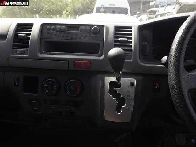 TOYOTA HIACE VAN 2011